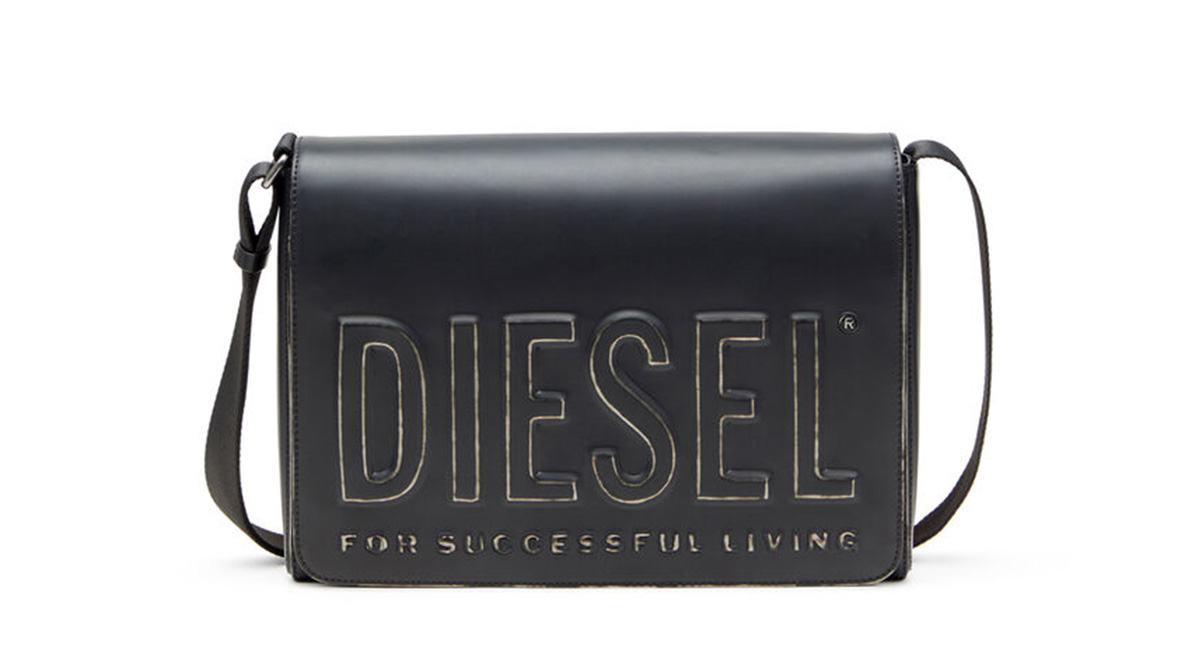 3DのDIESELロゴが目を引く新作バッグが登場｜DIESEL NEWS｜ディーゼル