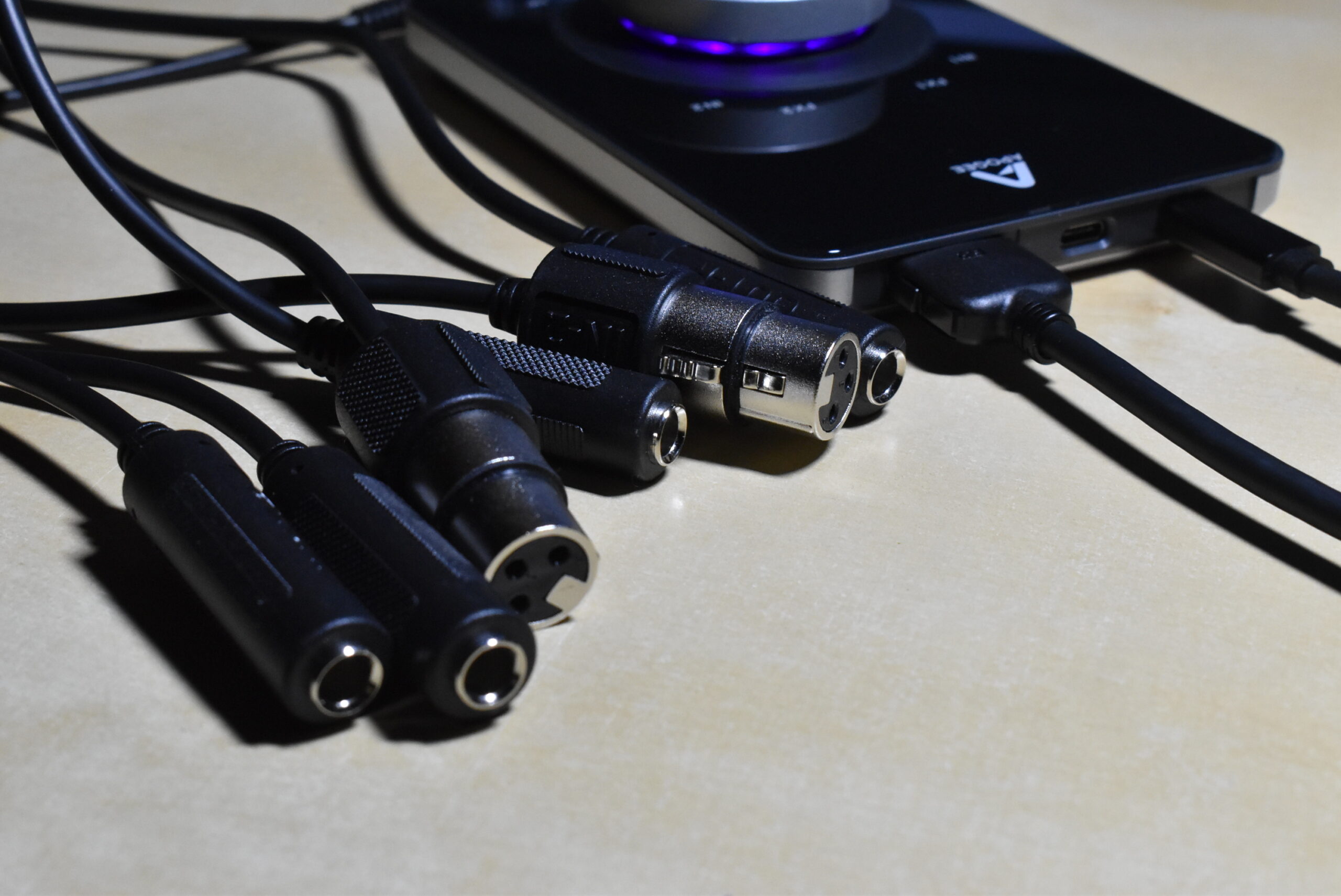 手軽に持ち歩ける小型で高品位・高機能なオーディオインターフェイス