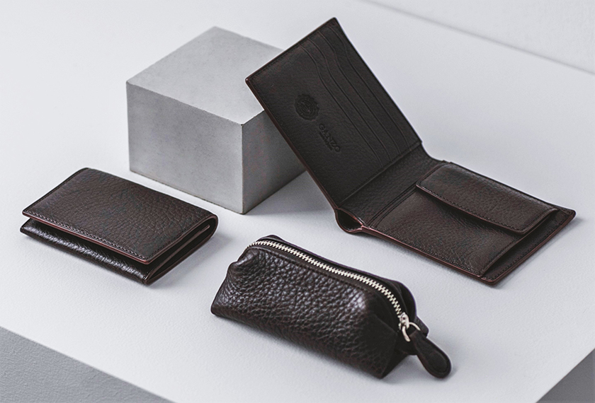 レザーのカシミヤって!? 超希少レザーによるガンゾの新作財布｜雑誌