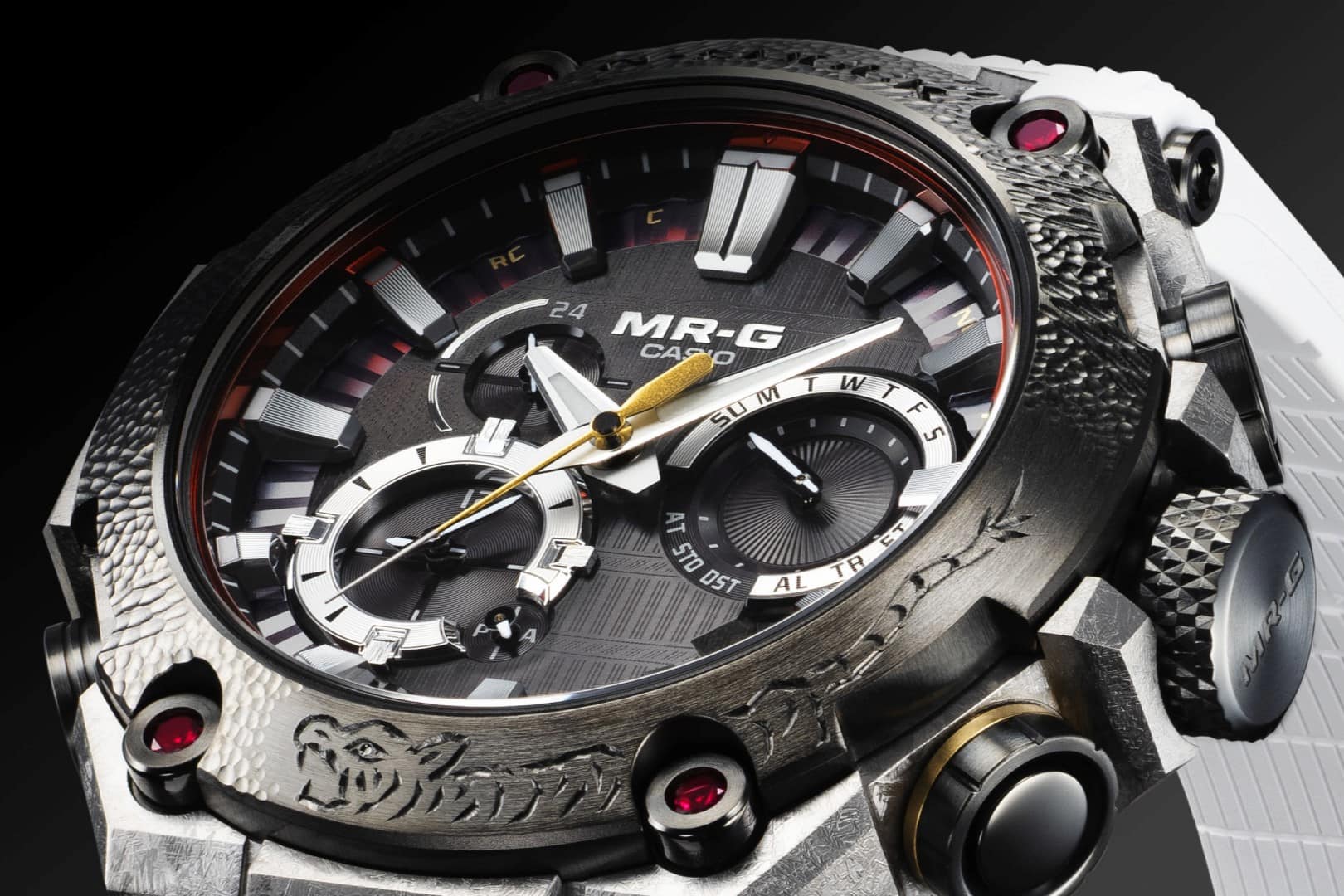 日本伝統の「兜」をモチーフとした、チタン製G-SHOCKが堂々登場