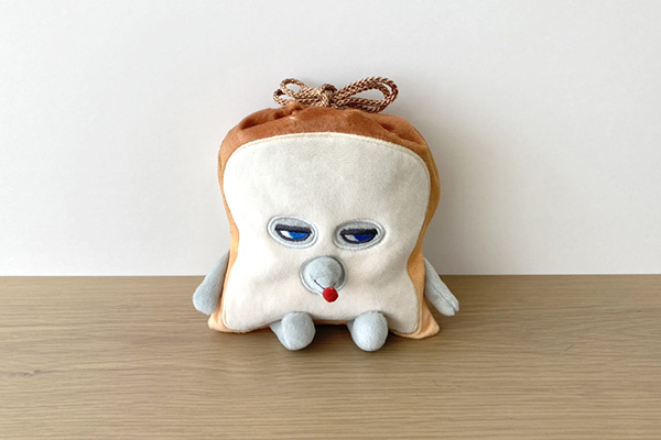パンにつつまれた謎の3人組が仲良くぬいぐるみ巾着に！？「パン
