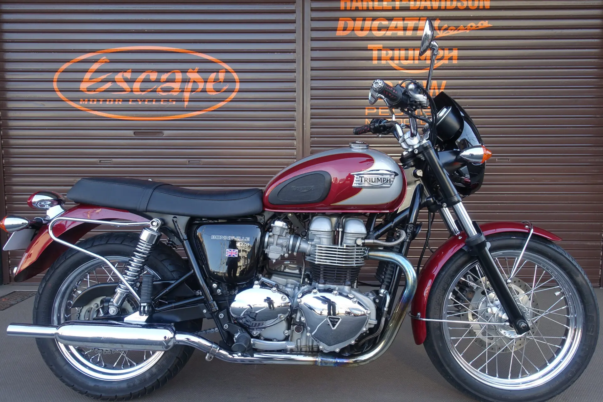 TRIUMPH ボンネビルT100 大和ステンレストライアンフタイプマフラー