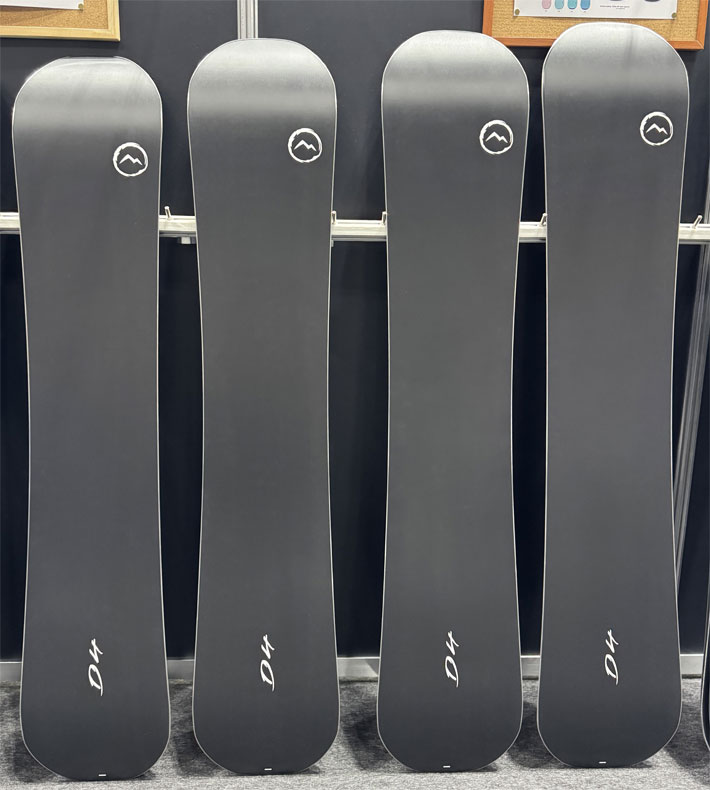 25-26 ノベンバー スノーボード NOVEMBER D4 ディフォー D FOUR 147cm