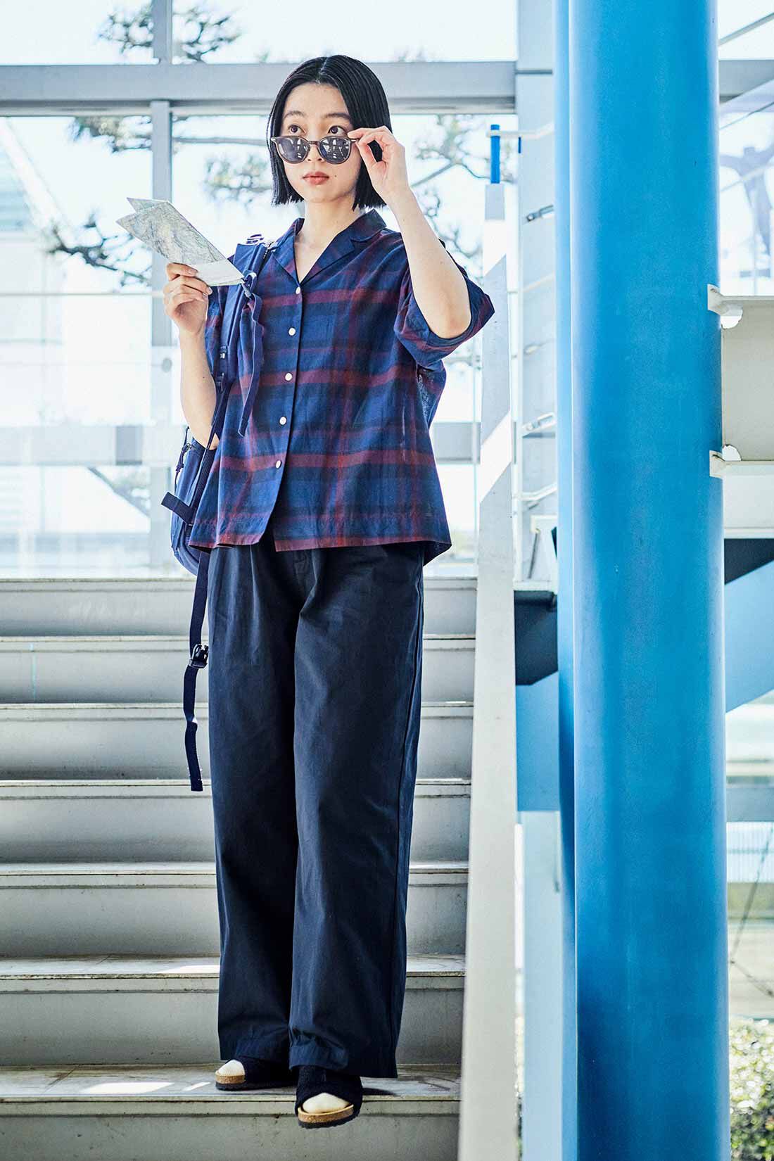 THREE FIFTY STANDARD タックチノワイドパンツ〈ネイビー〉｜THREE