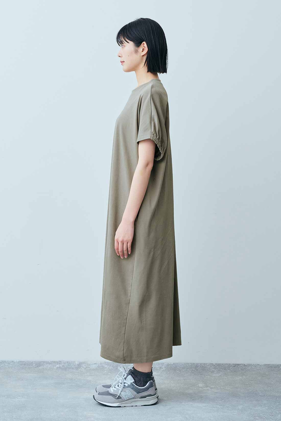 THREE FIFTY STANDARD 機能素材のカットソーワンピース〈グレー