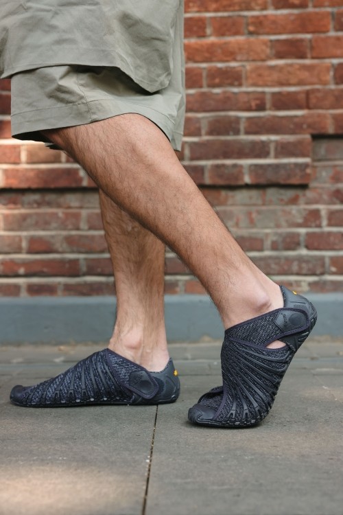 ヴィブラム社が日本伝統の「風呂敷」からインスピレーションを受けて