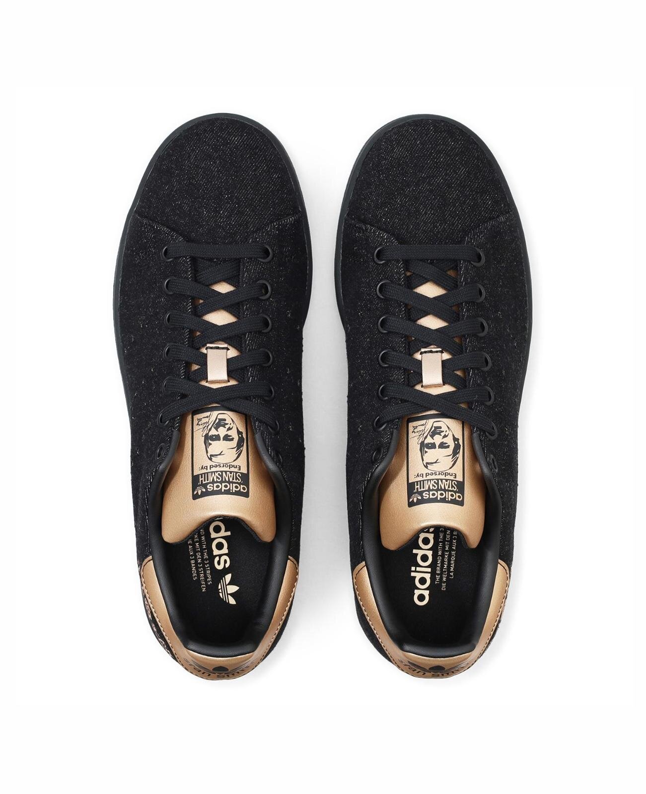 アディダス“フラワー刺繍”の「スタンスミス」スニーカー、デニム