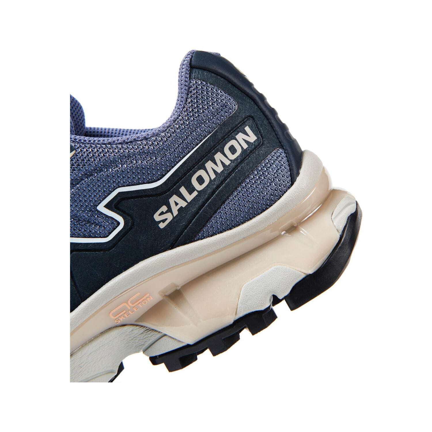 サロモンのスニーカー「XT-SLATE」ソフ限定カラー、“濃淡ネイビー”の