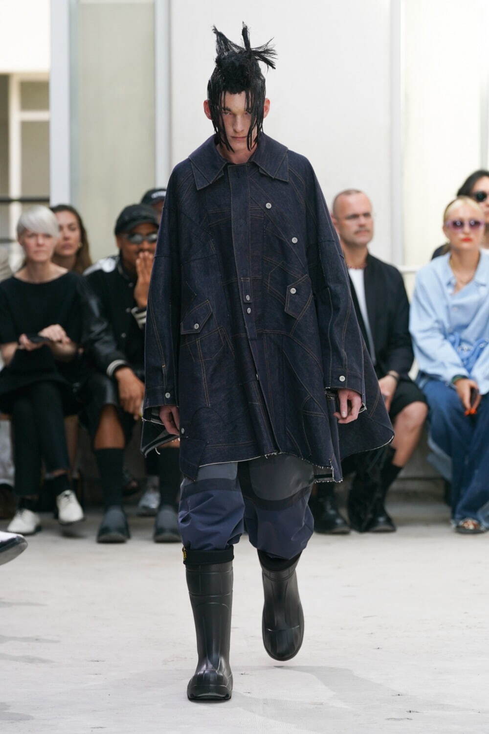 ジュンヤ ワタナベ マン 2024年春夏コレクション - 離れ、重なる二重の