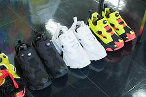 ノワール ケイ ニノミヤ×リーボック“花やフリル”を装飾したスニーカー