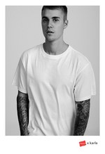 ヘインズの白Tシャツをリデザイン、J・ビーバーのスタイリストが