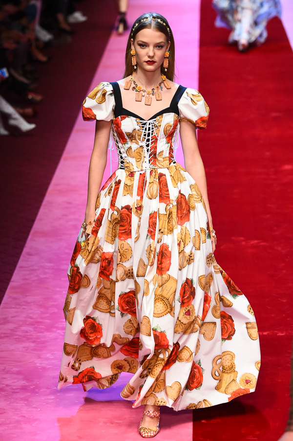 ドルチェ＆ガッバーナ 2018年春夏コレクション - 女王様に捧げる愛の