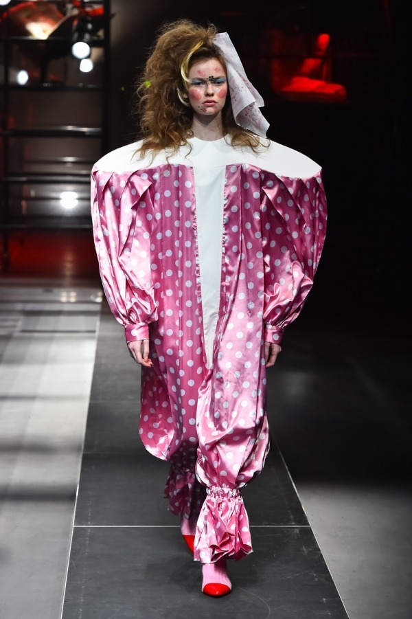 ジェニー ファックス 19年春夏コレクション - 「太った女の子」テーマ