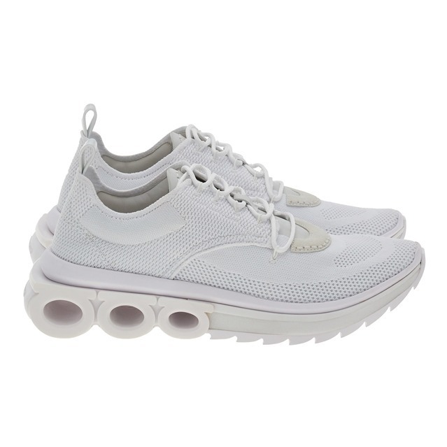 フェラガモ新作スニーカー、「ガンチーニ」のチューブ状ソール