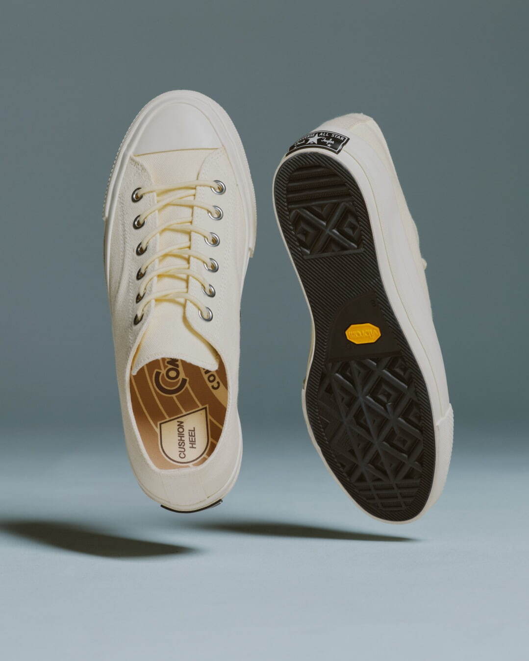 コンバースの「チャックテイラー」“クリーンなオフホワイト”スニーカー