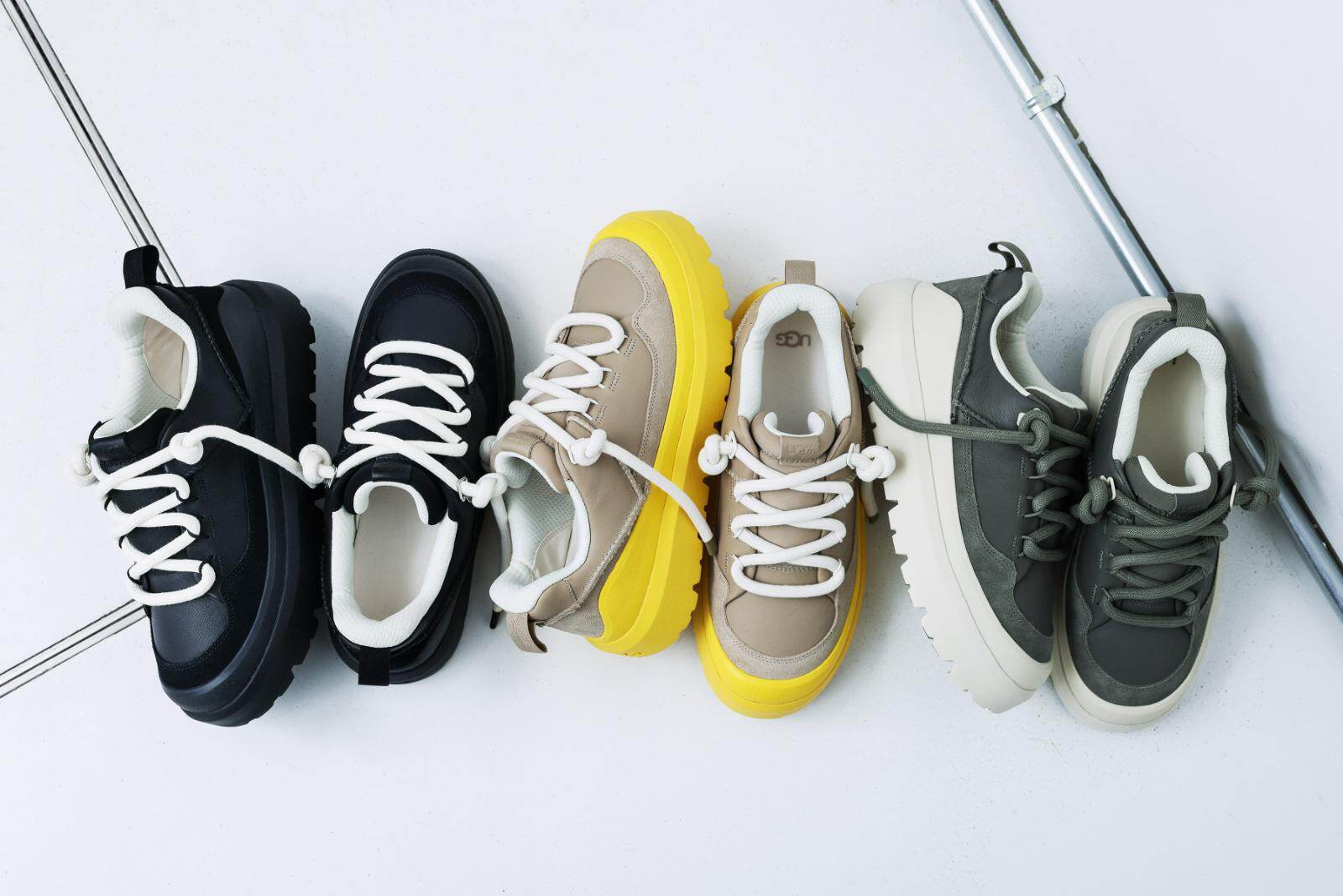 UGG“ロープ風”シューレースの厚底スニーカー＆ぽってりソールの