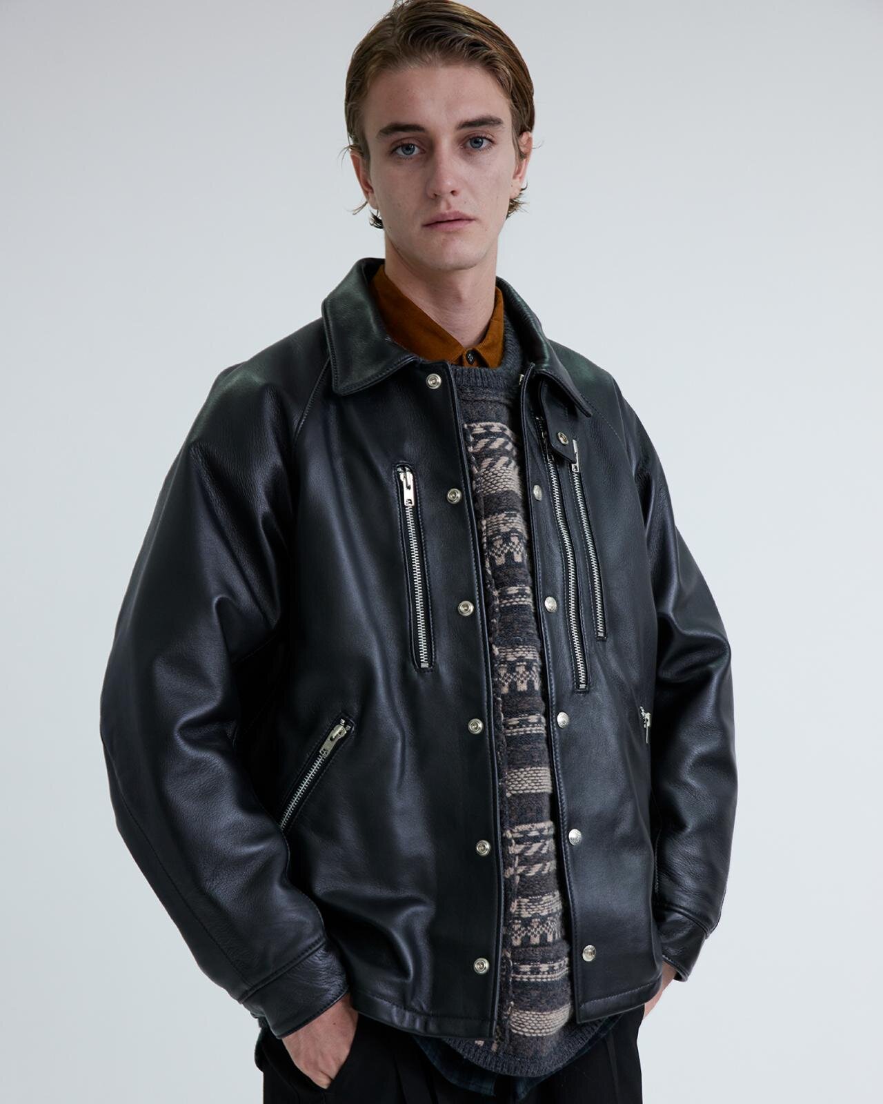 ホワイトマウンテニアリング×ショット“左右非対称”ファスナーのレザー