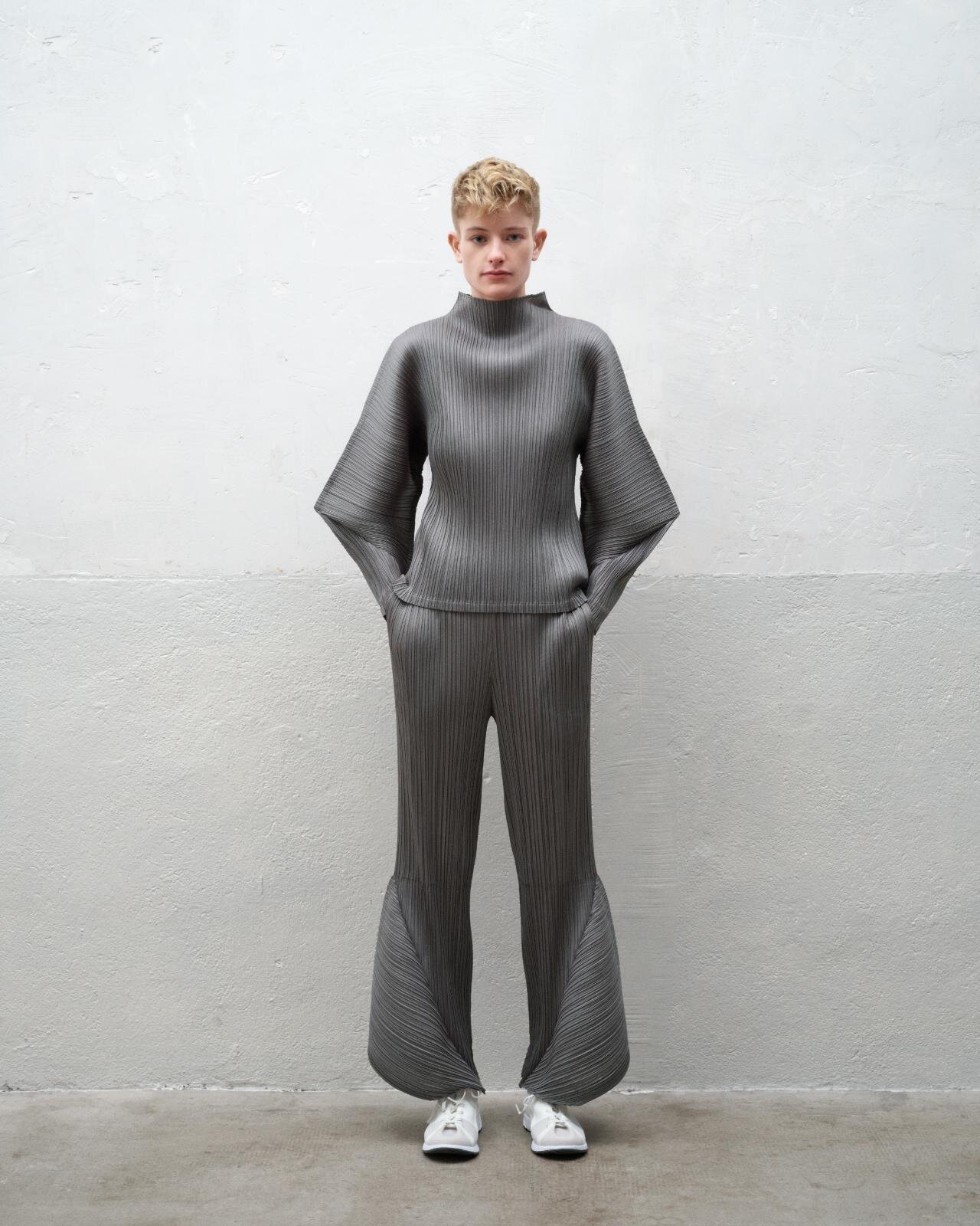 プリーツ プリーズ イッセイ ミヤケ“街の風景”柄ウェア、建築物