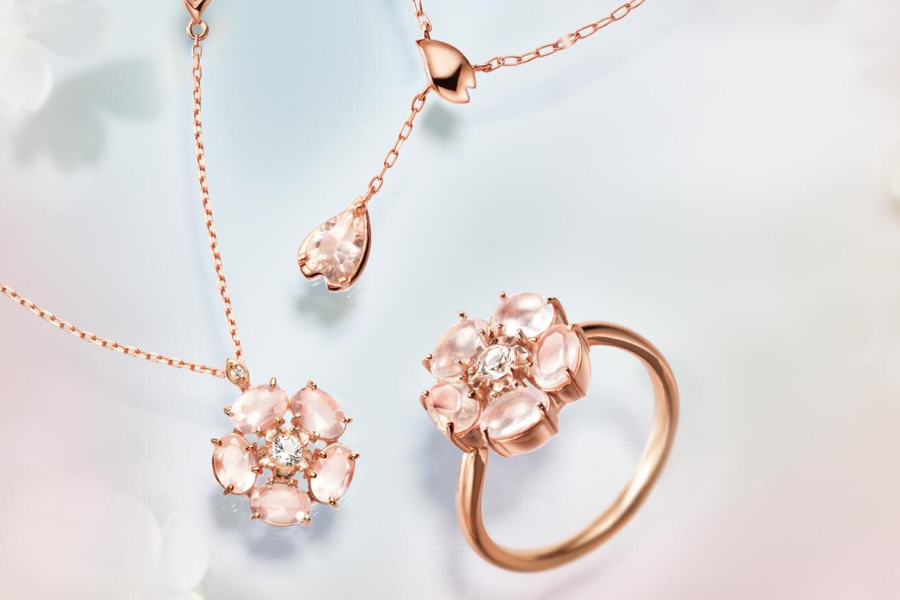 4℃のクリスマス限定ジュエリー、ダイヤモンド輝く“ヤドリギの葉