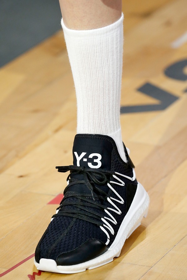 Y-3の18年春夏新作スニーカー「クサリ」「サイコウ」グラフィカルな