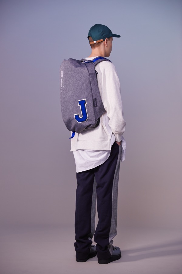 ジョンアンダーカバー×コート・エ・シエルのバックパック、ブルーや