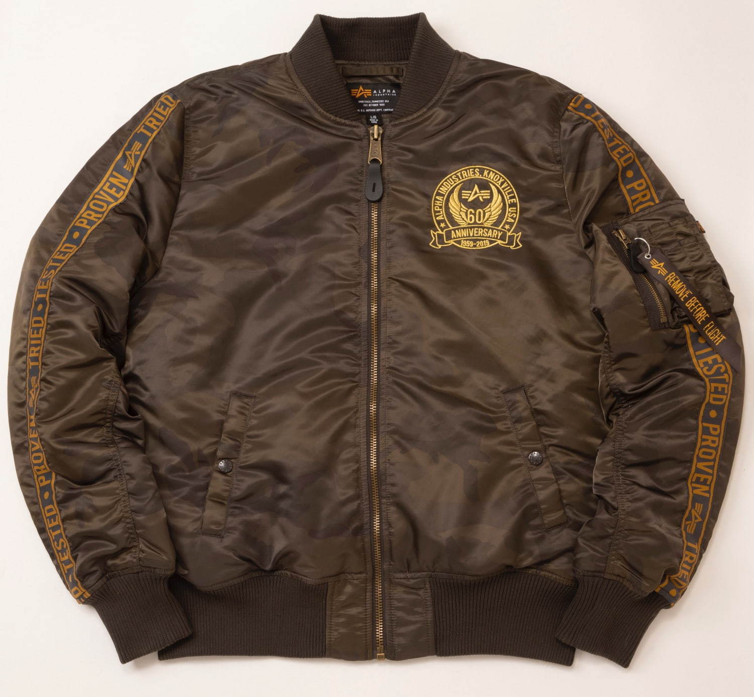 アルファ インダストリーズのフライトジャケット、60周年記念ロゴ入り