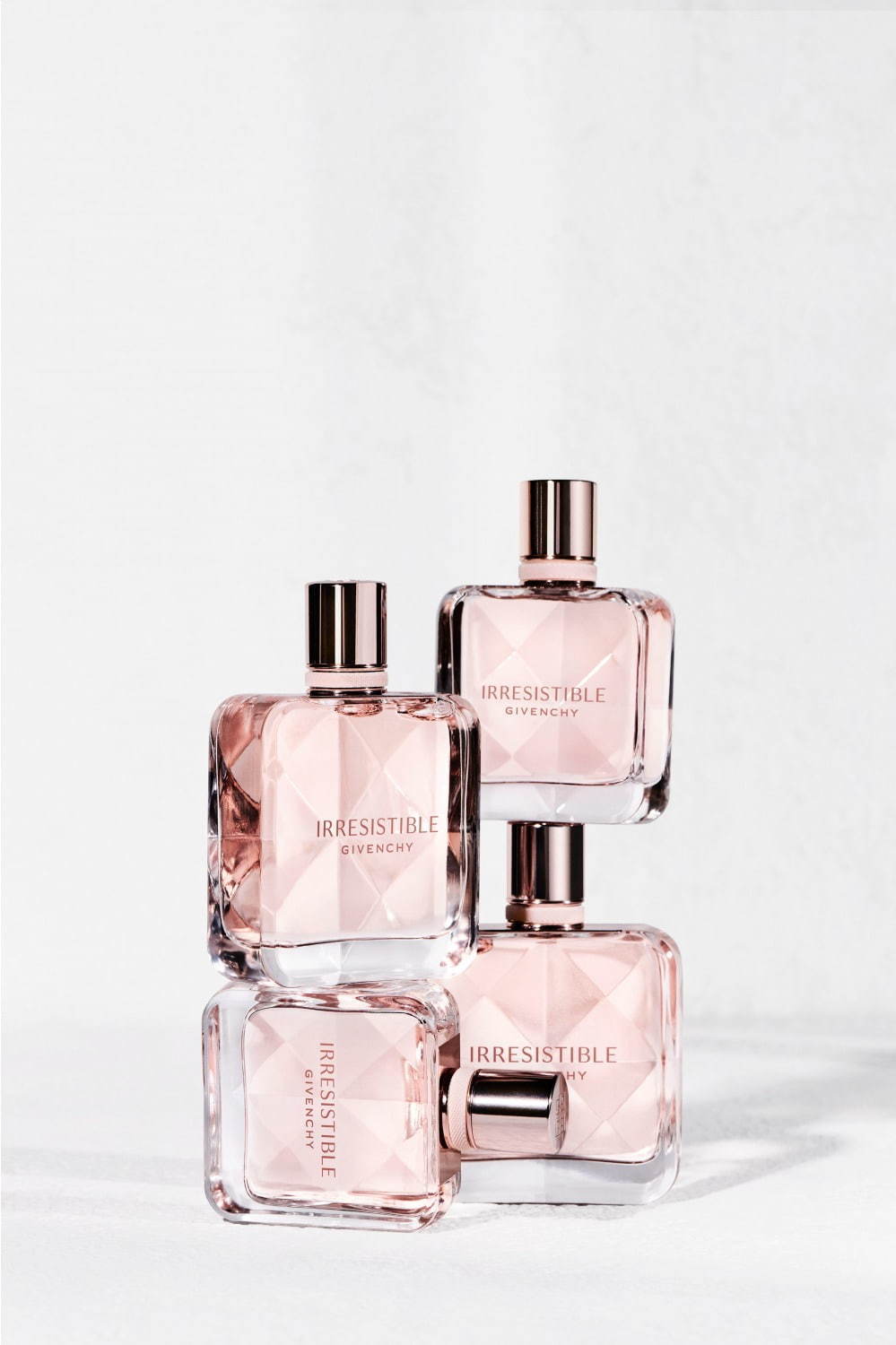 ジバンシイ“すべての人を虜にする”チャーミングな新香水「イレジス