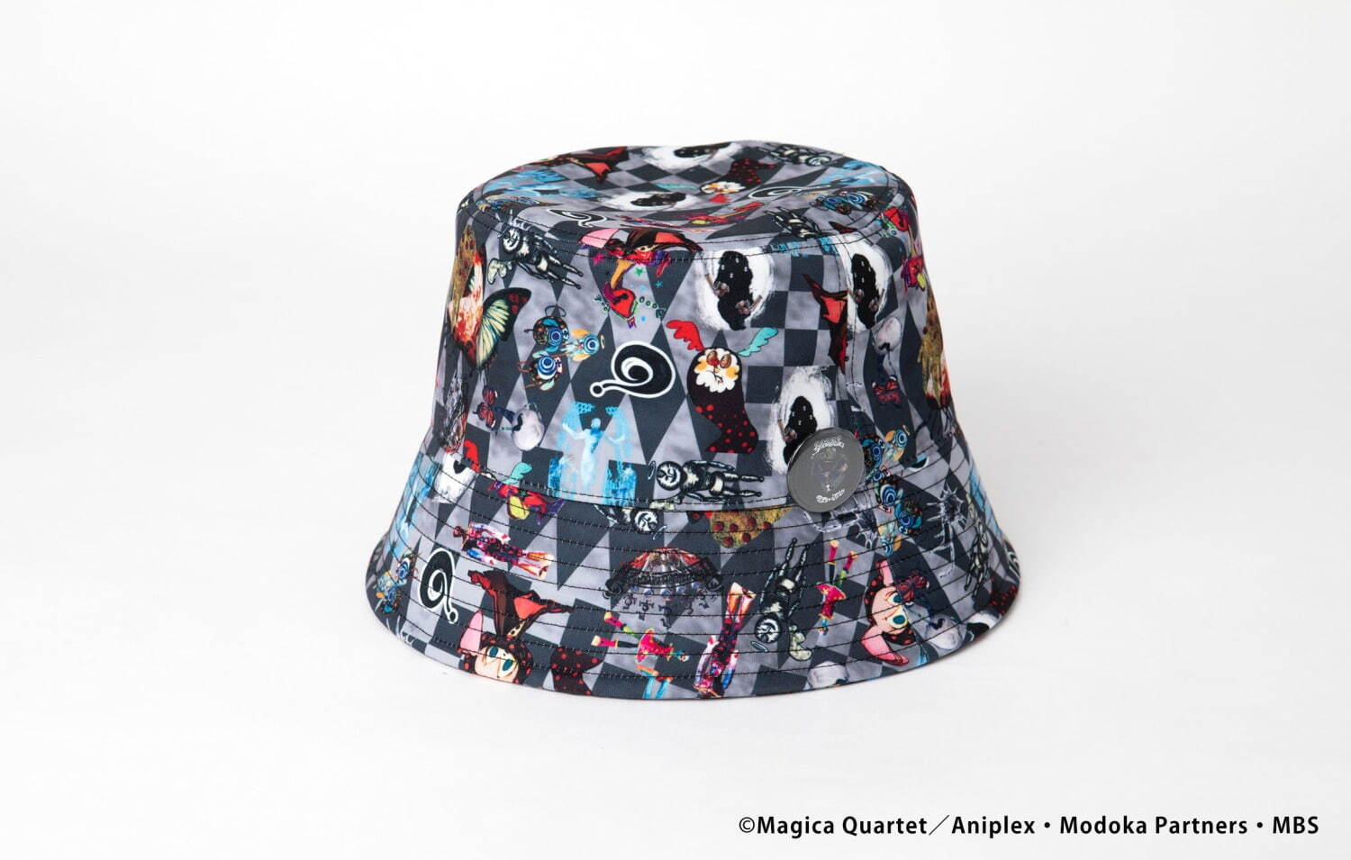CA4LA×魔法少女まどか☆マギカ、魔女総柄のバケットハットや“お菓子の
