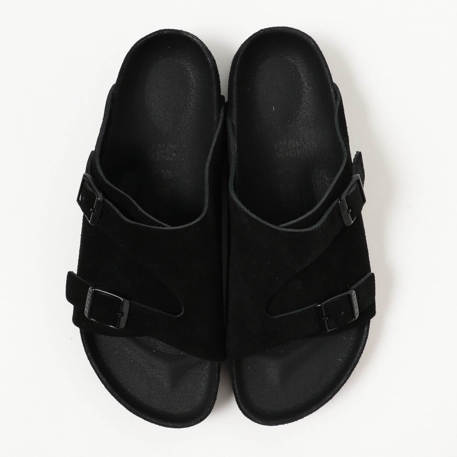 ビームス×ビルケンシュトックのコラボサンダル“オールブラック”の