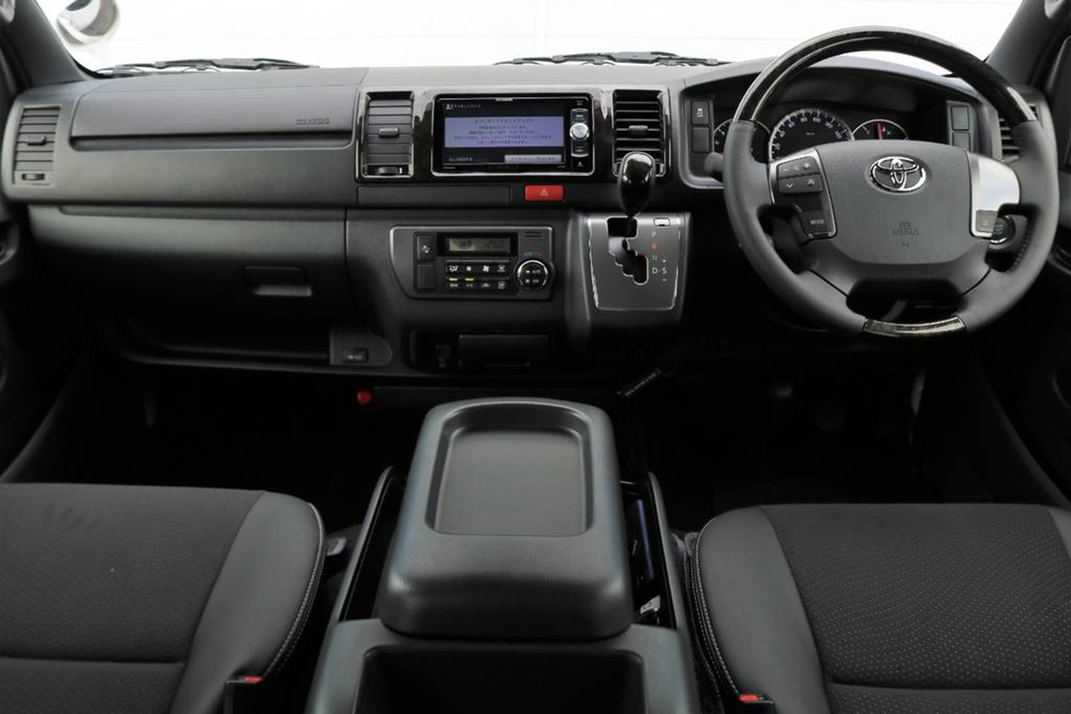 ハイエース】オススメ内装カスタムパーツはこれ! おしゃれ系から便利系