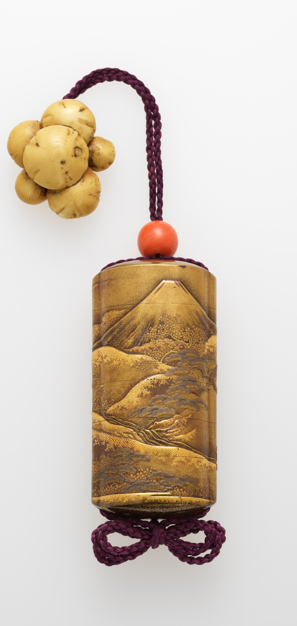 城時代提げ物 金蒔絵山水図 印籠 牛角製饅頭根付・瓢箪根付 U