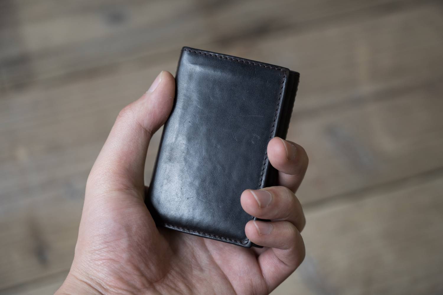 キャッシュレス時代にオススメの、メンズ コンパクト財布。「PRESSo