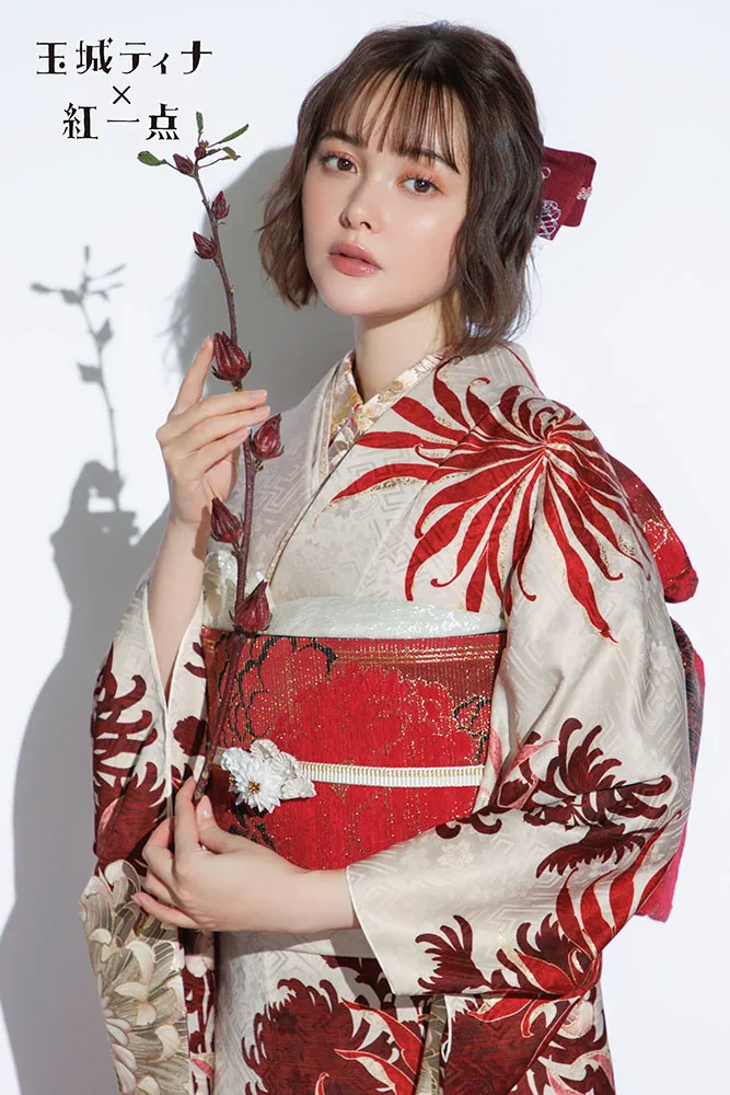 玉城ティナ×紅一点ブランド振袖ネットレンタル ベージュ/赤 乱菊/大柄