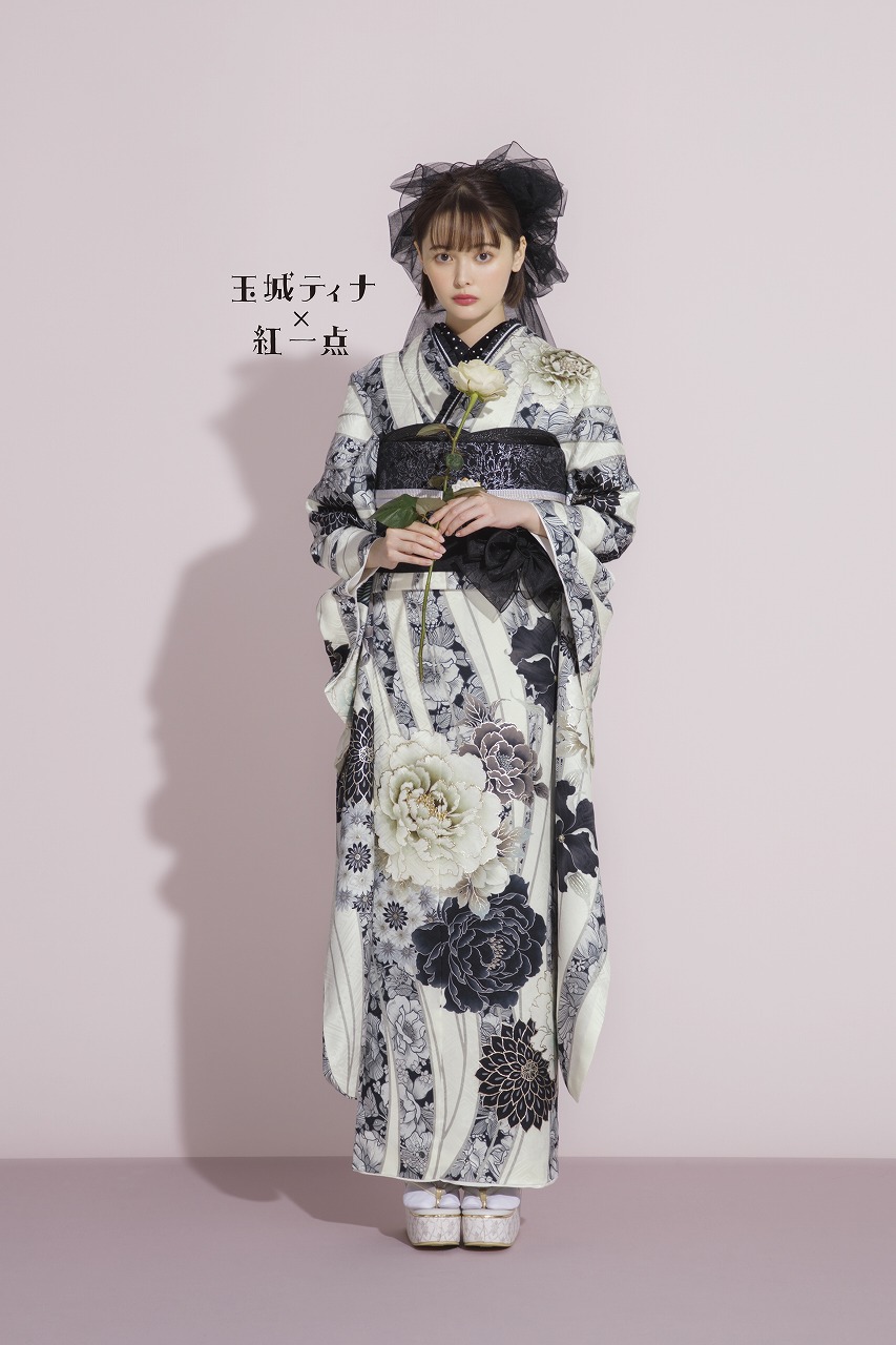 玉城ティナ×紅一点振袖ネットレンタル 白/黒 花柄/洋風柄 フレンチ