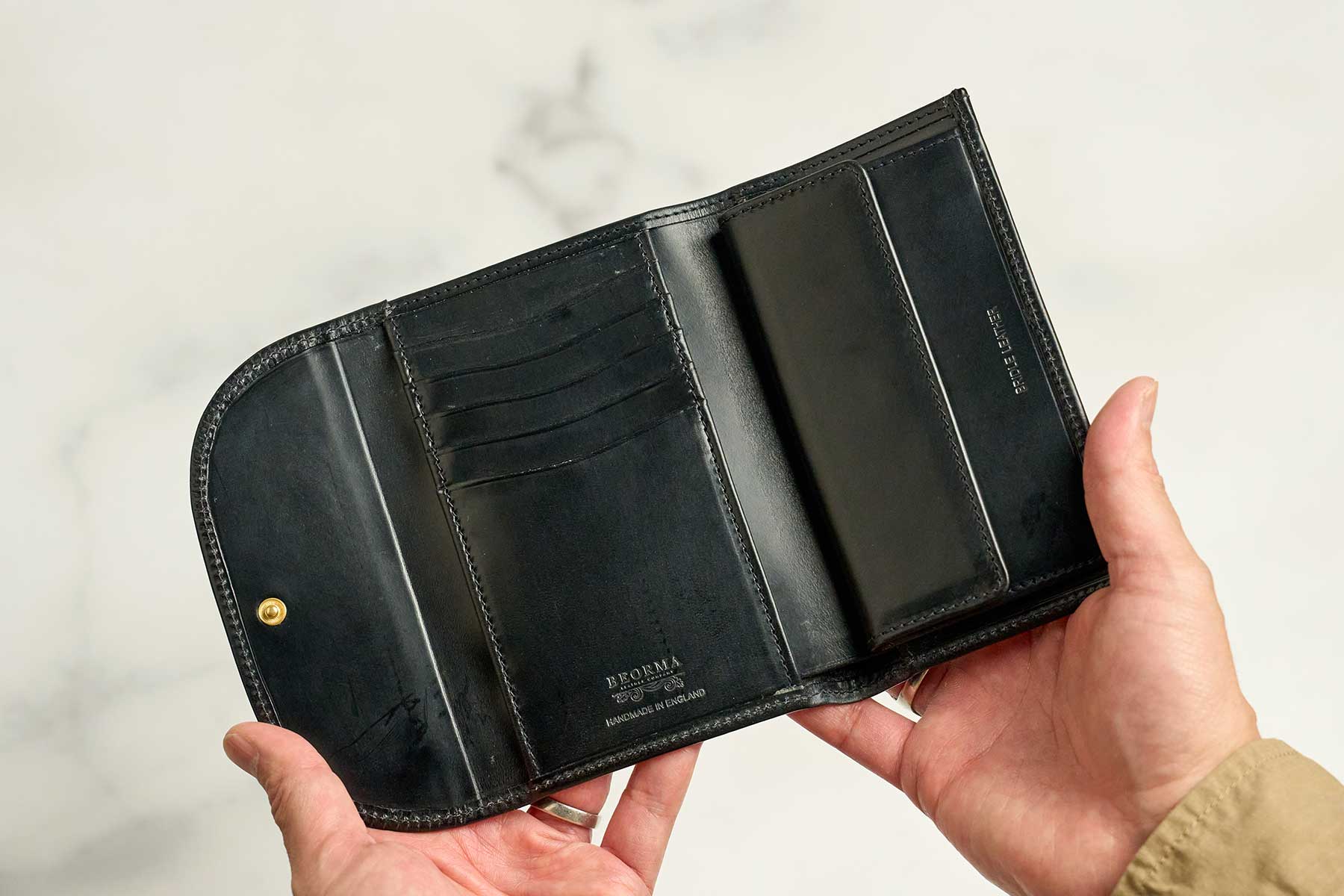 べオーマ | 抜群の収容力を誇る三つ折りウォレット「S7660 3FOLD