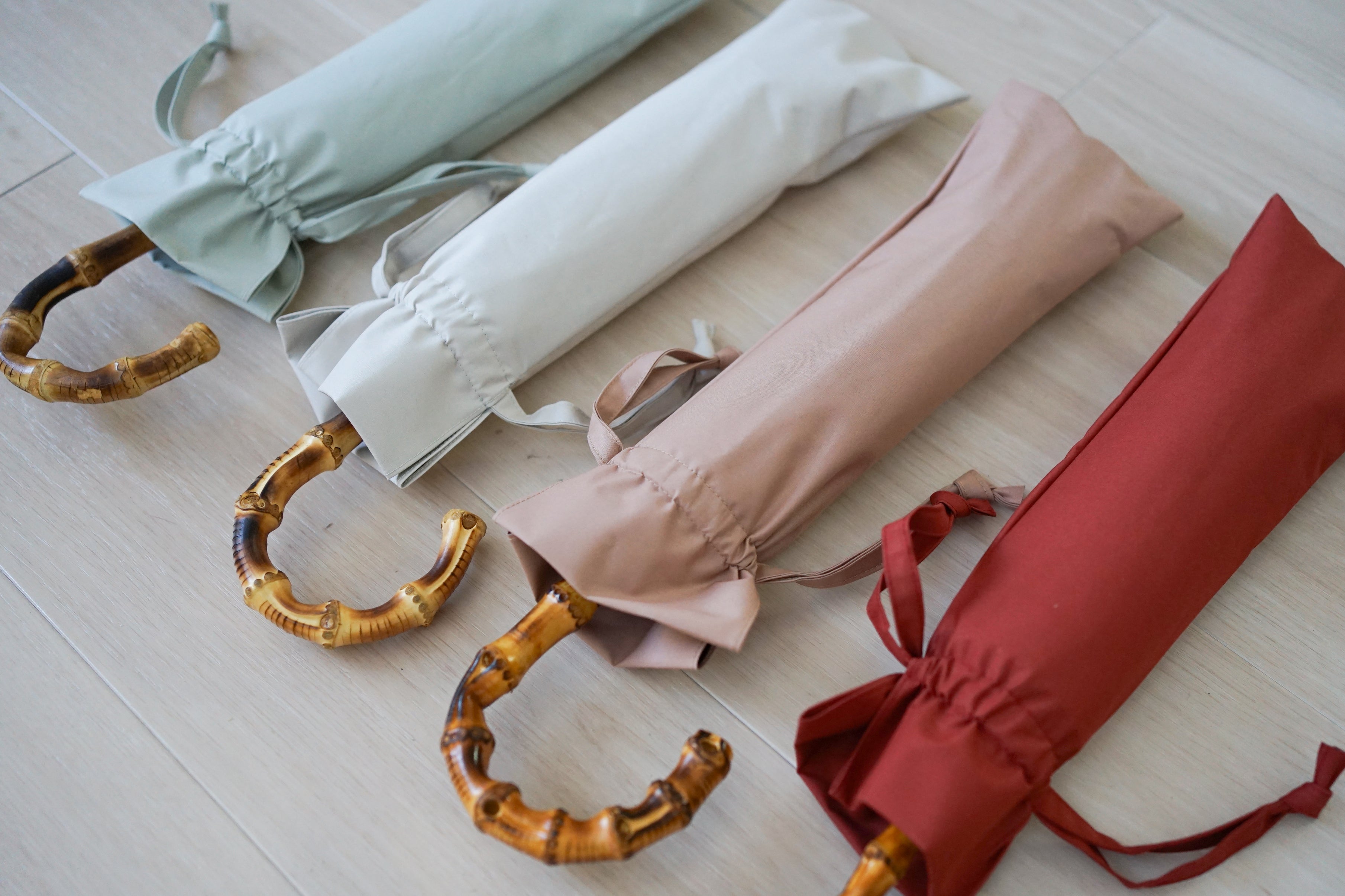 An elegant and stylish foldable umbrella with excellent heat and