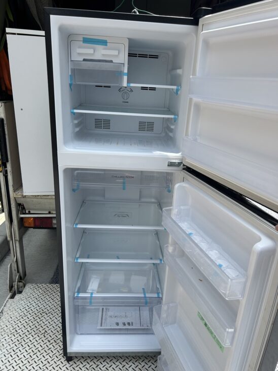 2023年製の大きめ2ドア冷蔵庫（Panasonic NR-B252T）港区赤坂の方より