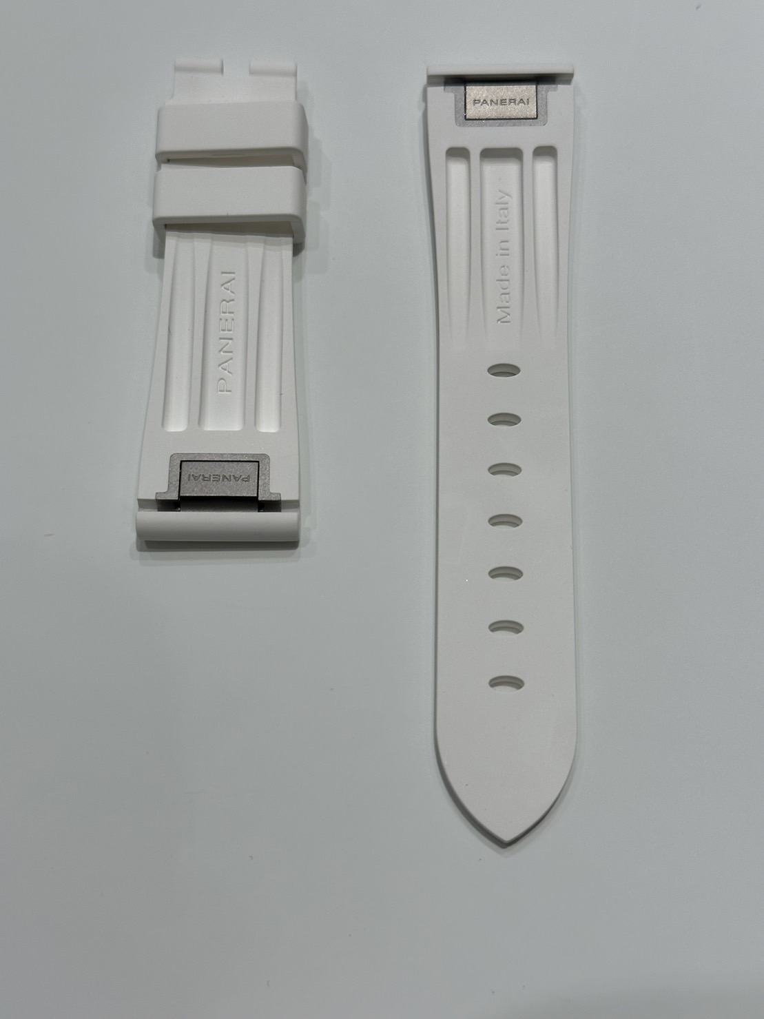 パネライ 】ついに登場！ルミノールドゥエ42mm用 純正ラバーストラップ