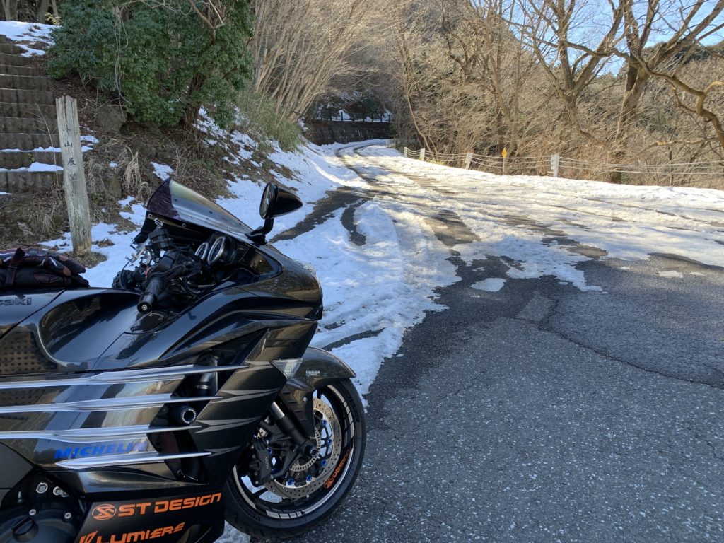 凍結した奥武蔵グリーンラインを走ってご飯を食べられなかった秩父