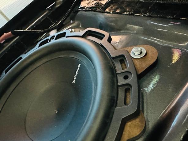 レクサス純正マークレビンソンのサブウーハー交換のやり方：LEXUS Mark