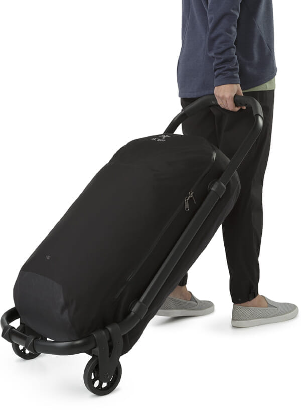 黒くて軽くてタフ。アークテリクスの次世代キャリーは名品の予感