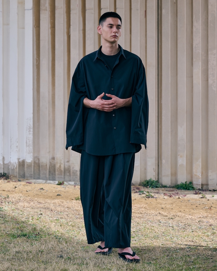 軽快な着心地とモダンなデザイン。グラフペーパーとイズネスの最新