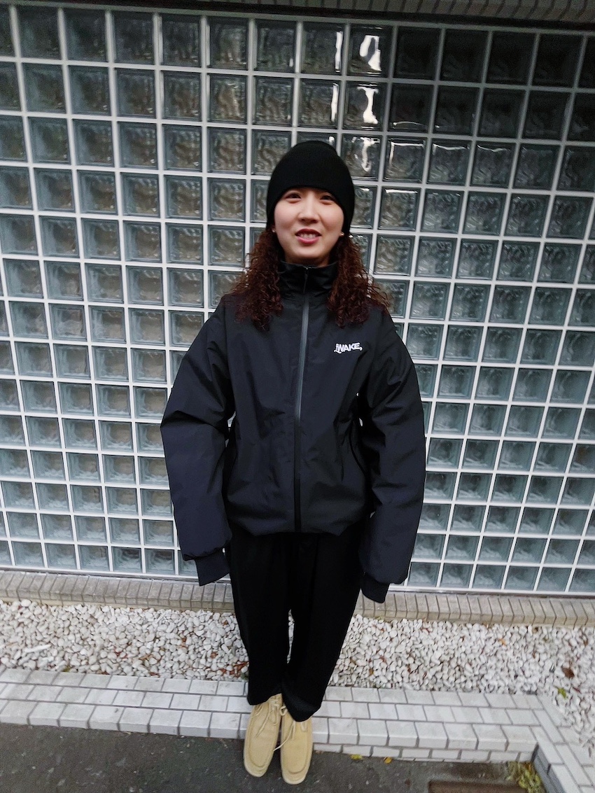 ウェイクとエスアイが手を組んだら、雨に強い軽量ダウンができました