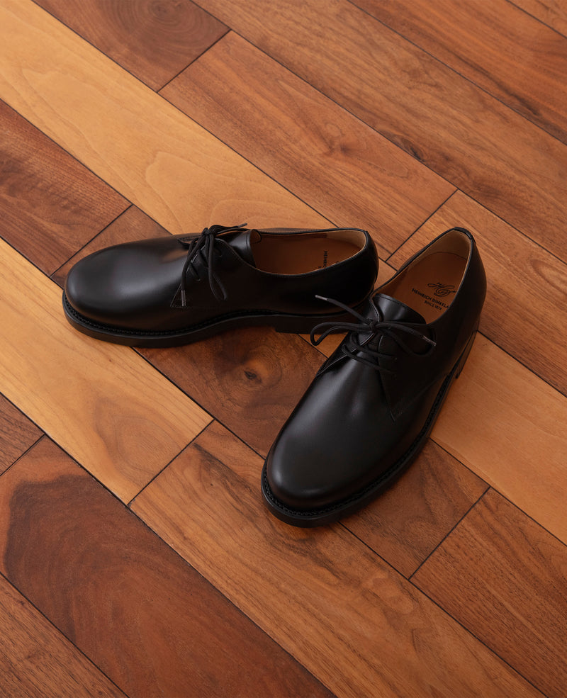 Text: Handcrafted Plain Derby made of Boxcalf leather. – Heinrich