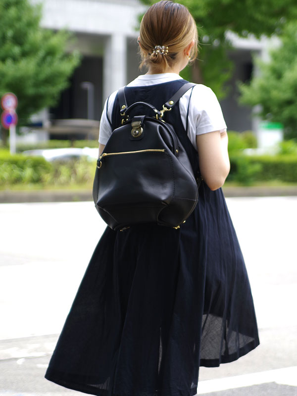 一泊二日の小旅行にも使える人気のワンパクリュック / 革鞄のHERZ