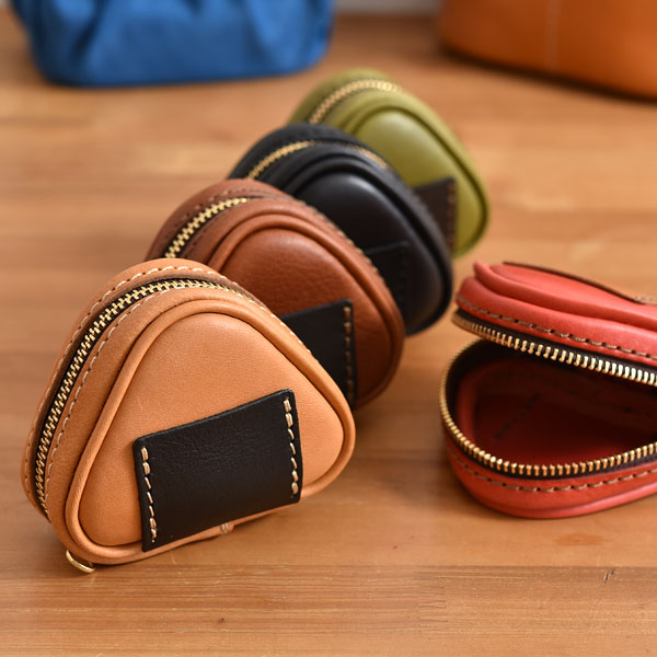 おにぎりの形をした使いやすくて可愛いポーチ / 革鞄のHERZ(ヘルツ