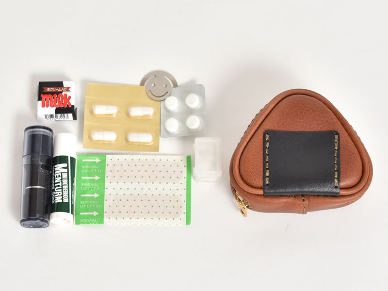 おにぎりの形をした使いやすくて可愛いポーチ / 革鞄のHERZ(ヘルツ