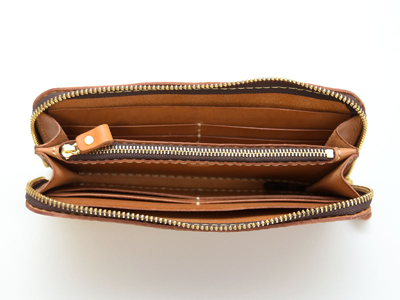 5か所の収納スペースで一番人気のファスナー式の本革長財布 / 革鞄の