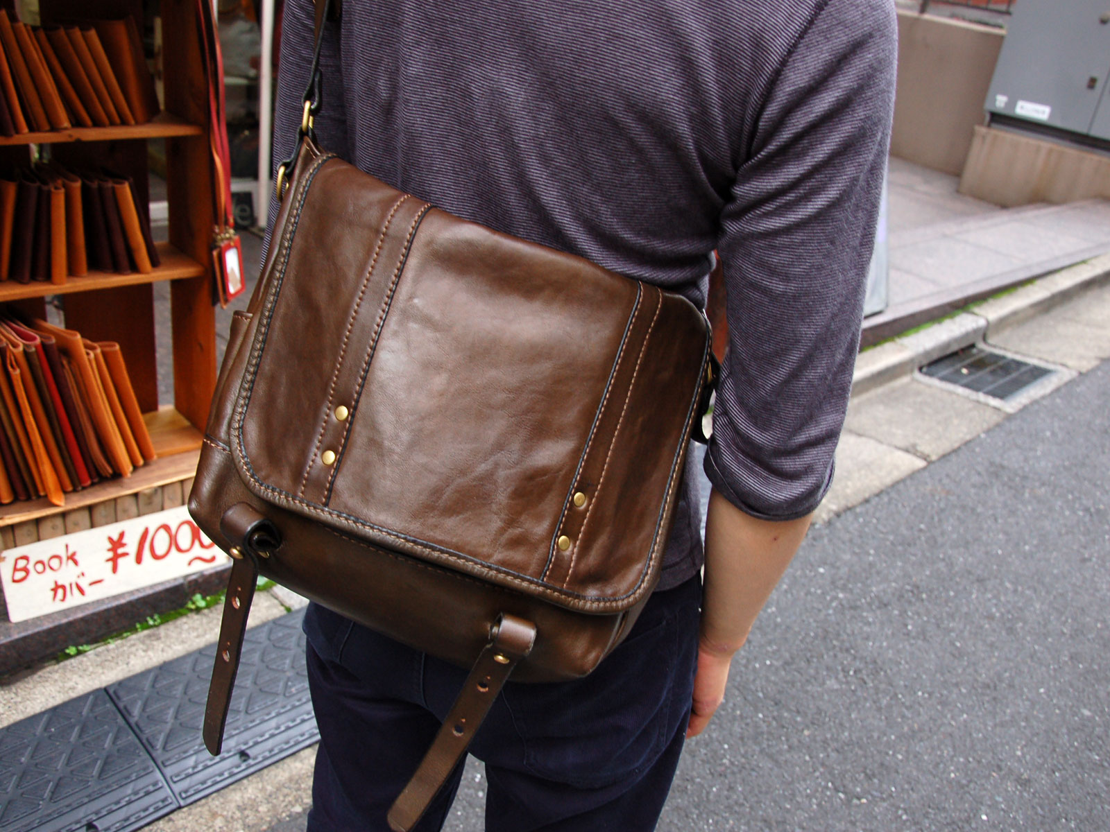 渋谷工房作り手：西川愛用「メッセンジャーバッグ」｜革鞄・革小物の