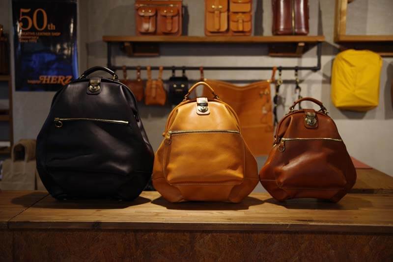 秋がやってきます。これからの季節はリュックで！！｜革鞄・革小物の